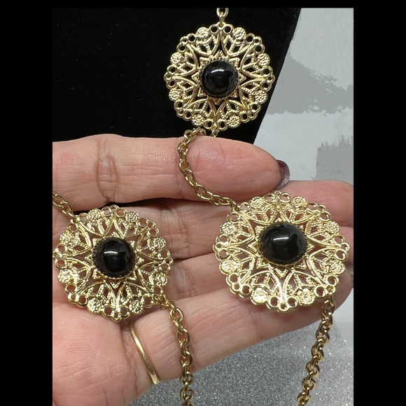 Gold Station Rope Necklace w/Cabochon Set Onyx Filagree Medallions w/Earrings - Picture 3 of 6